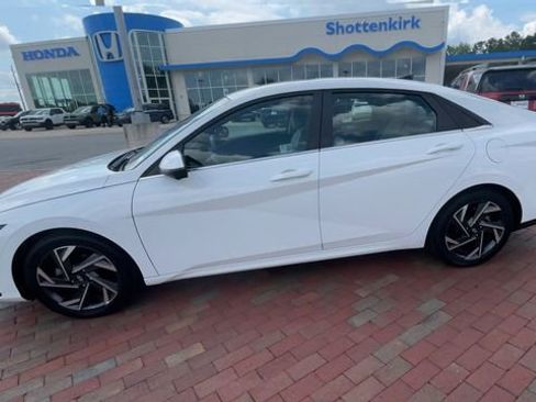 Used 2024 Hyundai Elantra Limited FWD image 6