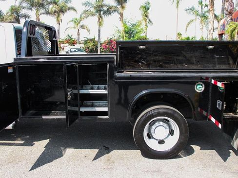 Used 2021 RAM 5500 Tradesman w/ Chrome Appearance Group image 6