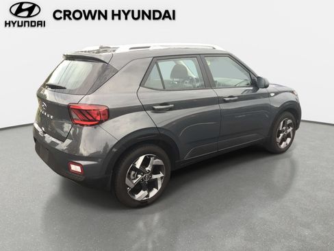 Certified 2025 Hyundai Venue SEL FWD image 4