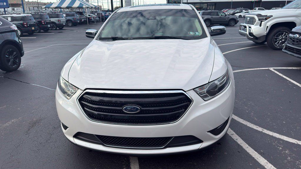 Used 2019 Ford Taurus Limited FWD image 3