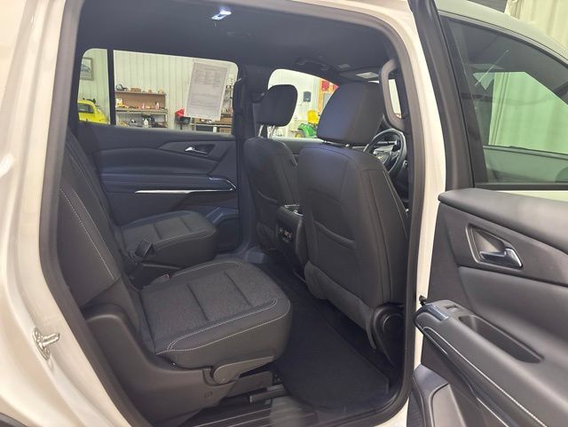 Used 2025 Chevrolet Traverse LT FWD image 14