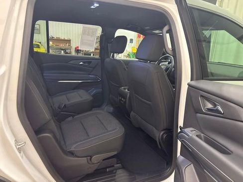 Used 2025 Chevrolet Traverse LT FWD image 14