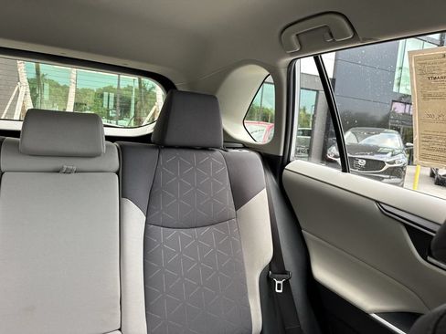 Used 2021 Toyota RAV4 XLE FWD image 19