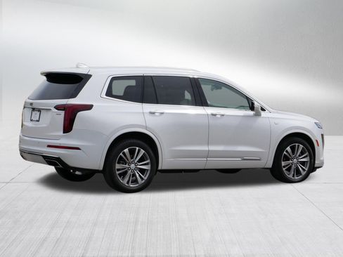 Used 2024 Cadillac XT6 Premium Luxury w/ LPO, Floor Liner Package AWD/4WD image 5