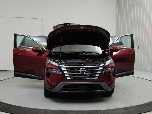 Used 2024 Nissan Rogue SL w/ SL Premium Package image 10