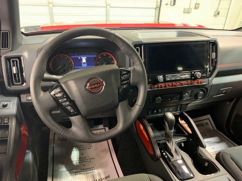 Used 2025 Nissan Frontier PRO-4X w/ Pro Convenience Package image 4