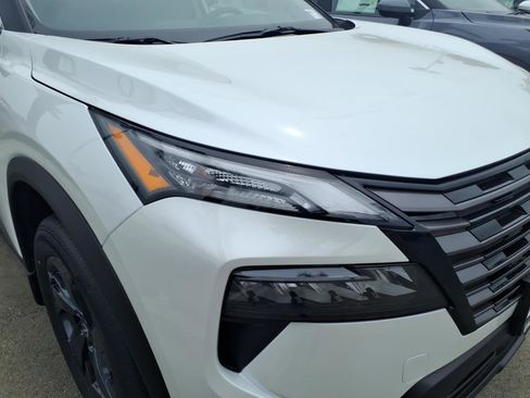 New 2026 Nissan Rogue SV FWD image 4