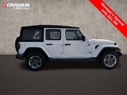 Used 2018 Jeep Wrangler Unlimited Sahara image 7