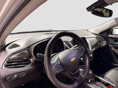 Used 2017 Chevrolet Malibu Premier image 10