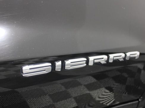 Used 2021 GMC Sierra 1500 4x4 Crew Cab w/ Sierra Value Package image 8