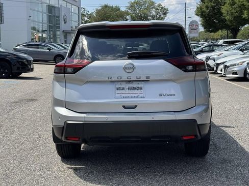 Used 2024 Nissan Rogue SV AWD/4WD image 6