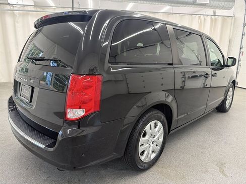 Used 2018 Dodge Grand Caravan SE w/ UConnect Hands-Free Group FWD image 5