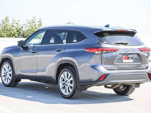 Certified 2022 Toyota Highlander Limited image 8