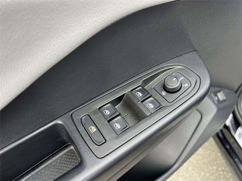 Used 2024 Volkswagen Taos SE image 15