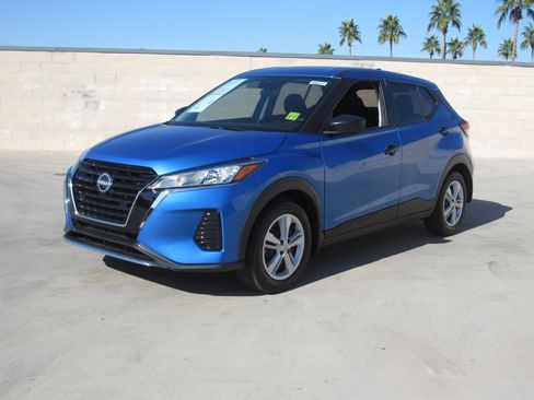 Used 2025 Nissan Kicks Play S image 1