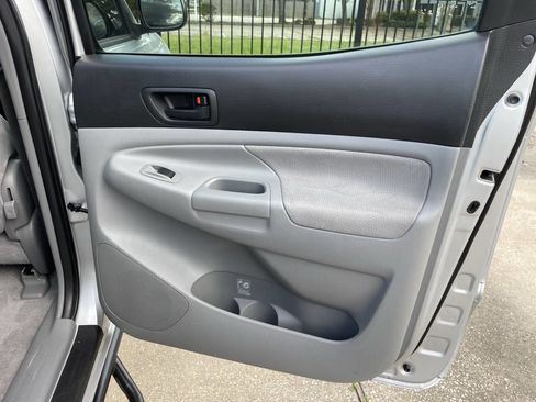 Used 2011 Toyota Tacoma PreRunner image 16