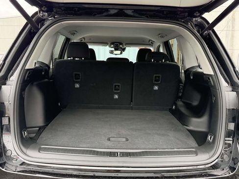 Used 2023 Jeep Grand Cherokee Laredo w/ Luxury Tech Group I AWD/4WD image 14