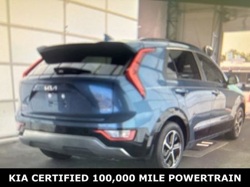 Certified 2025 Kia Niro SX image 2