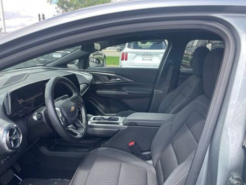 Used 2025 Chevrolet Equinox EV LT w/ Comfort Package FWD image 7
