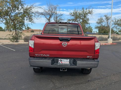 Used 2018 Nissan Titan SV image 5