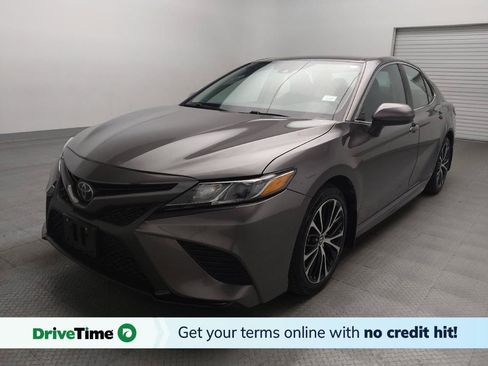 Used 2020 Toyota Camry SE FWD image 1