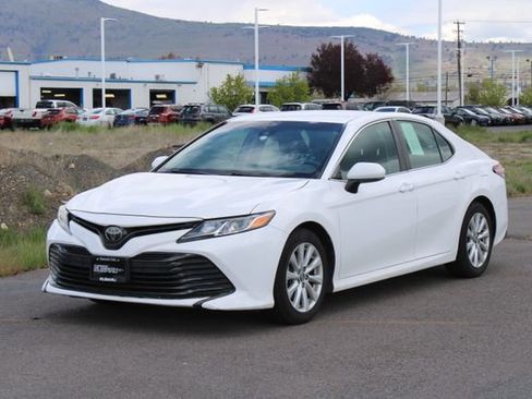 Used 2018 Toyota Camry LE FWD image 7