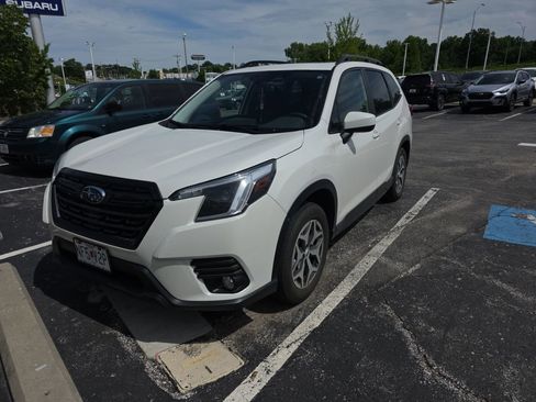Used 2023 Subaru Forester Premium AWD/4WD image 2