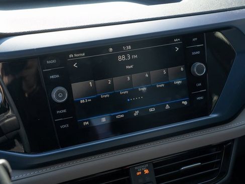 Used 2024 Volkswagen Taos SE image 25