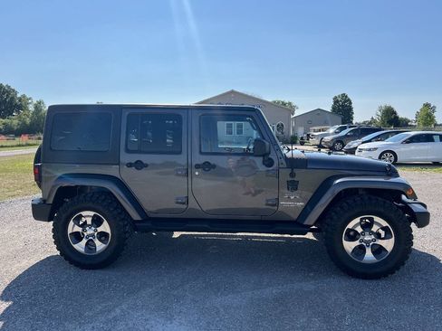 Used 2018 Jeep Wrangler Unlimited Sahara w/ Connectivity Group AWD/4WD image 1