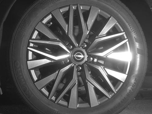 Used 2025 Nissan Altima 2.5 SV FWD image 14