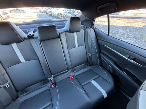 Used 2025 Toyota Camry SE image 37