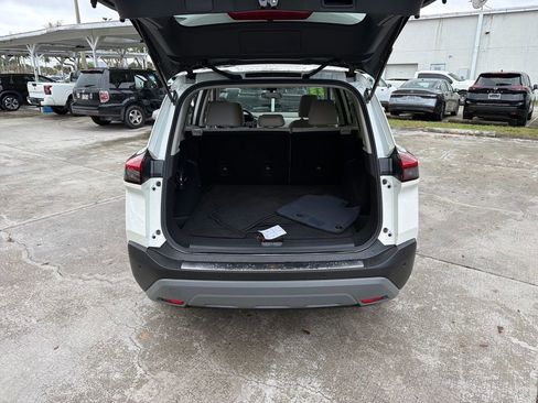 Used 2023 Nissan Rogue SV image 32