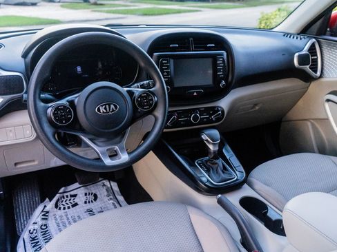 Used 2020 Kia Soul LX image 3