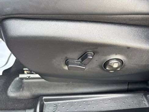 Used 2025 Chrysler Pacifica Select FWD image 14