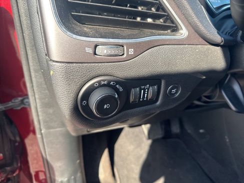 Used 2019 Jeep Cherokee Latitude Plus w/ Comfort/Convenience Group image 13