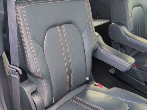 Used 2023 Ford Expedition Platinum AWD/4WD image 30