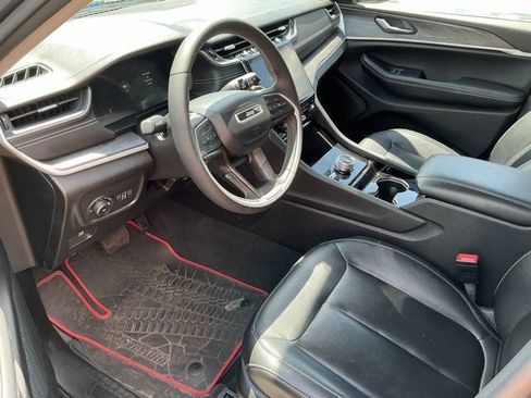 Used 2023 Jeep Grand Cherokee Limited AWD/4WD image 19