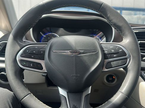 Used 2022 Chrysler Voyager LX image 20