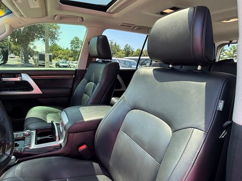 Used 2019 Toyota Land Cruiser w/ Four Season Floor Mat Package AWD/4WD image 37
