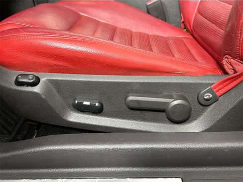 Used 2005 Ford Mustang GT Premium image 20