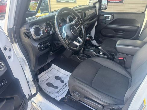 Used 2021 Jeep Wrangler Unlimited Sahara w/ Dual Top Group AWD/4WD image 11