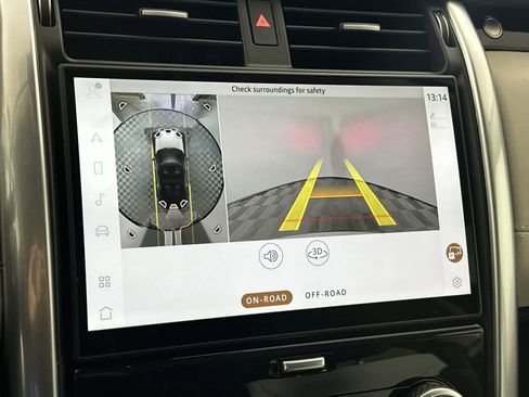 Used 2025 Land Rover Discovery S image 25