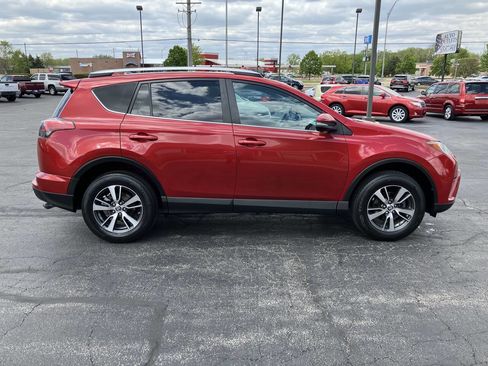 Used 2016 Toyota RAV4 XLE AWD/4WD image 2