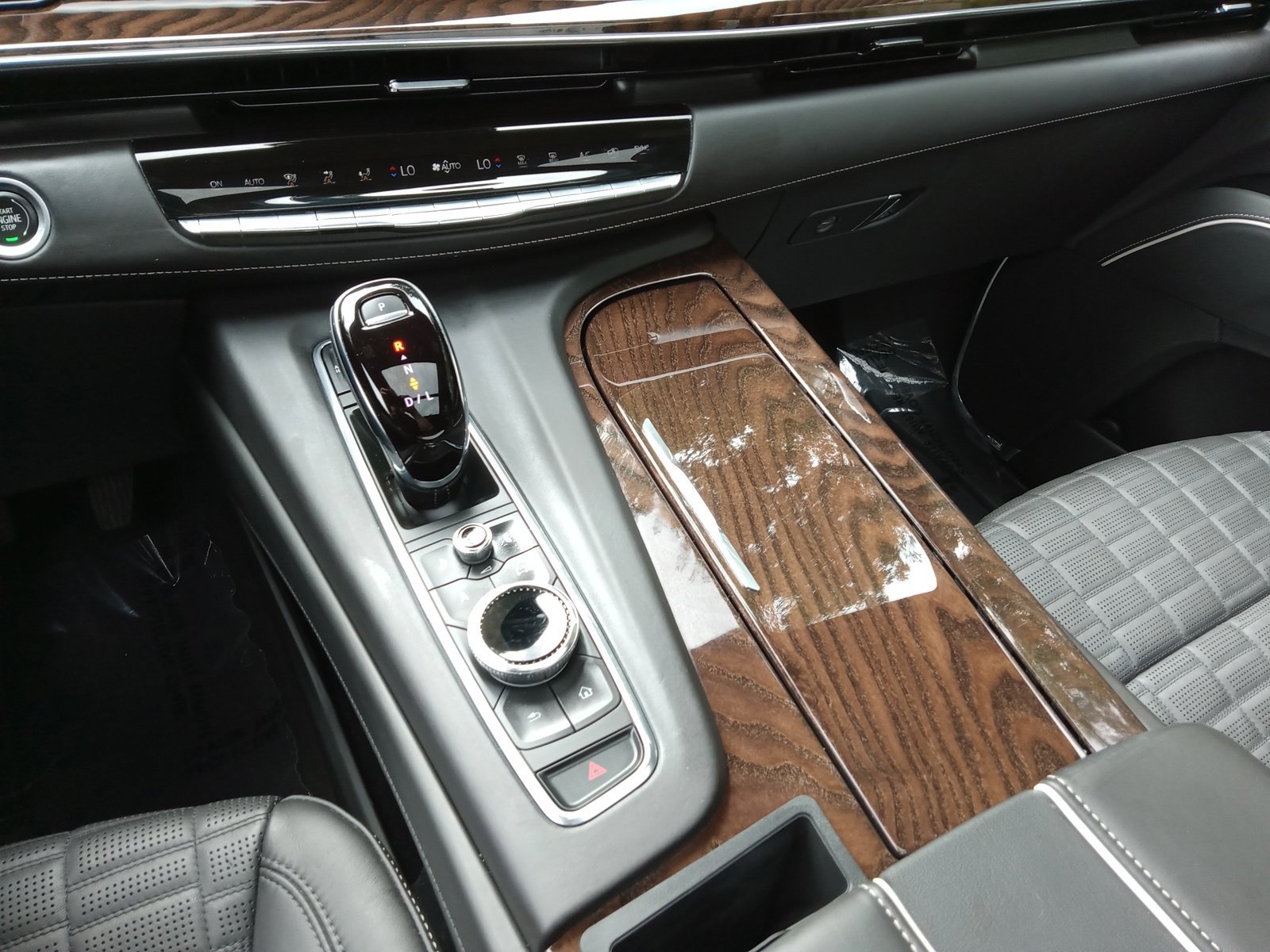 Used 2023 Cadillac Escalade Sport Platinum AWD/4WD image 18