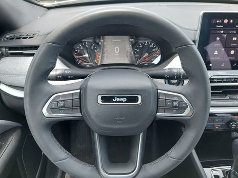 Used 2023 Jeep Compass Latitude AWD/4WD image 22