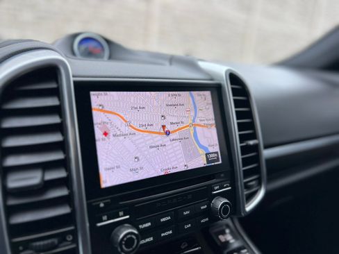 Used 2017 Porsche Cayenne Platinum Edition w/ Premium Package (PJV) image 21