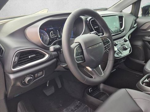 New 2027 Chrysler Pacifica LX FWD image 8
