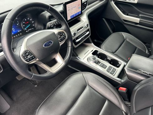 Used 2020 Ford Explorer XLT w/ Equipment Group 202A image 10