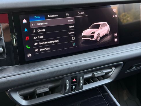 Certified 2025 Porsche Cayenne GTS image 21