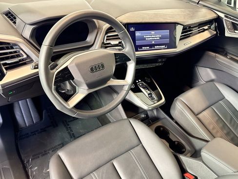 Used 2025 Audi Q4 e-tron Premium Plus image 9